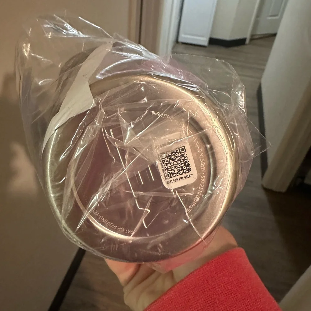 YETI 25 oz. Rambler Mug with Straw Lid - Picture 5 of 8